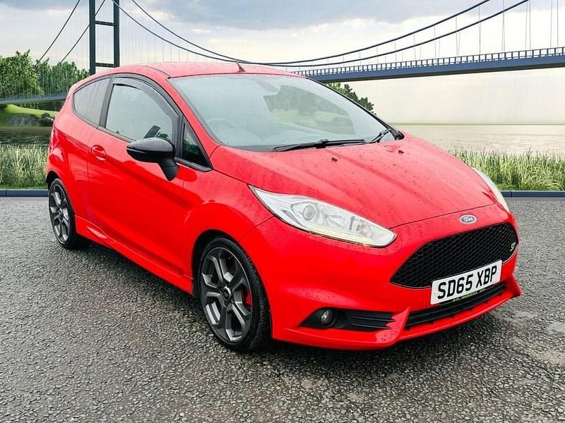 Used Ford Fiesta ST 182 HP (133 kW) 2015 Red Hatchback
