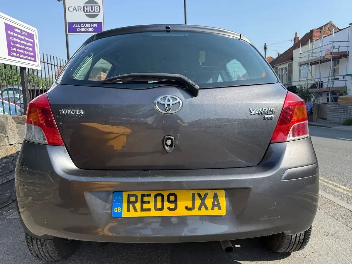 Used Toyota Yaris 101 HP (74 kW) 2009 Grey Hatchback