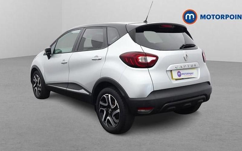 Second-hand Renault Captur Iconic 150 CP (110 kW) 2019 Negru SUV