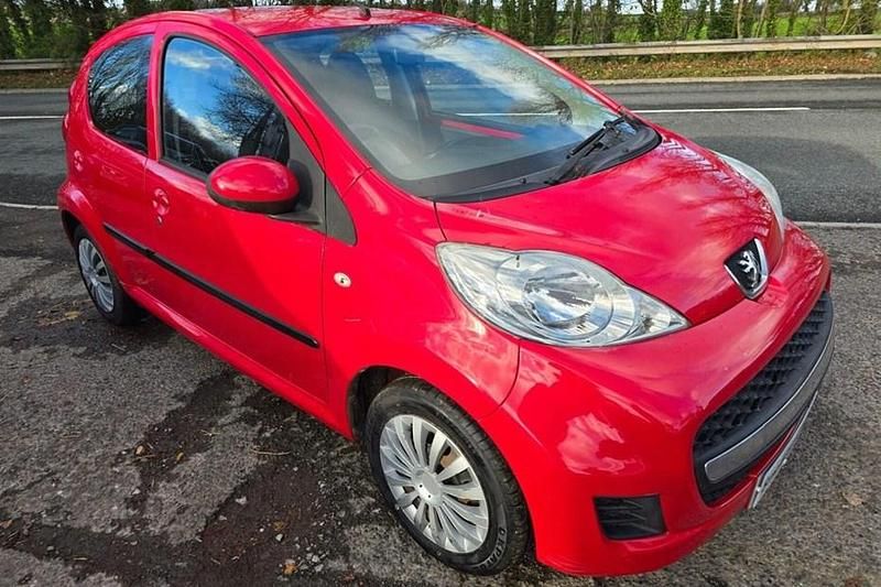 Used Peugeot 107 68 HP (50 kW) 2011 Red Hatchback