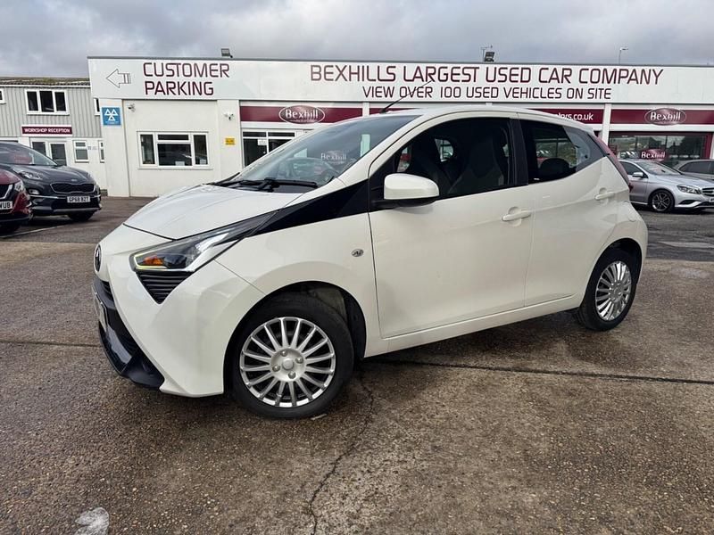 Used Toyota Aygo X-play 2020 White Hatchback