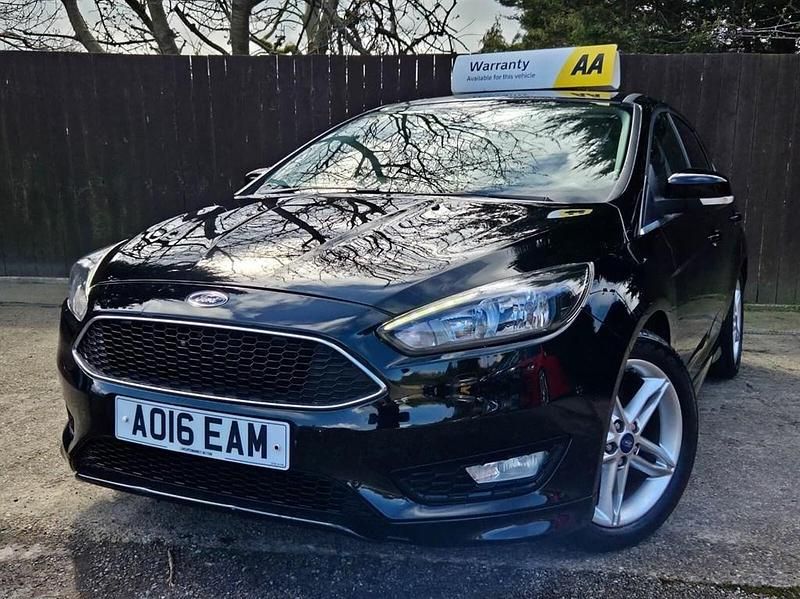 Used Ford Focus Zetec 120 HP (88 kW) 2016 Black Hatchback