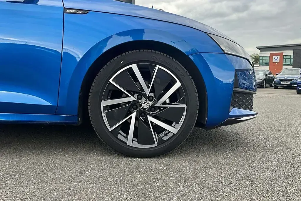Used Skoda Octavia SportLine 147 HP (108 kW) 2025 Blue Estate