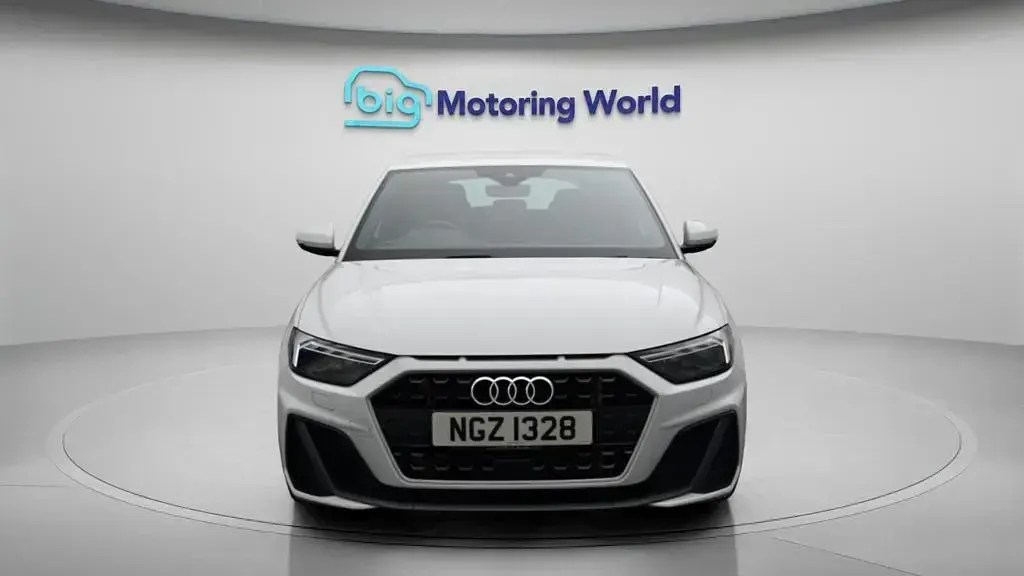 Used Audi A1 Sportback S-Line 116 HP (85 kW) 2019 White Hatchback