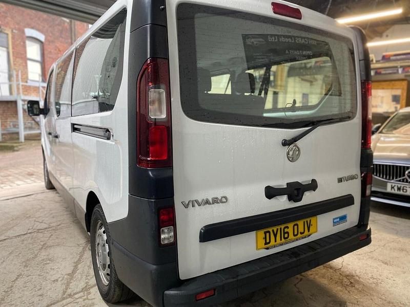 Used Vauxhall Vivaro S 125 HP (91 kW) 2016 White MPV