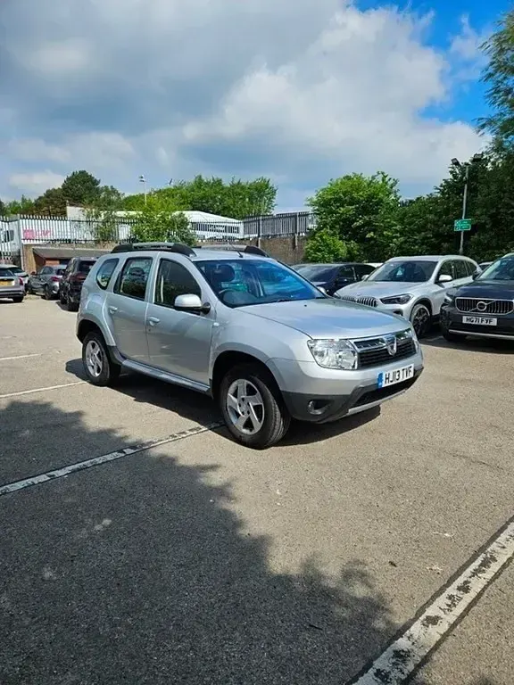 Second-hand Dacia Duster Lauréate 110 CP (80 kW) 2013 Argintiu SUV