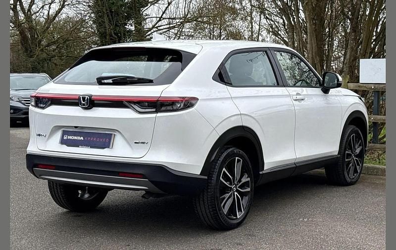 Used Honda HR-V Elegance 128 HP (94 kW) 2024 White SUV