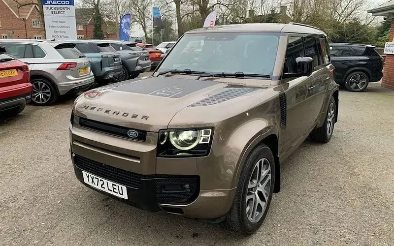 Used Land Rover Defender 249 HP (183 kW) 2023 SUV
