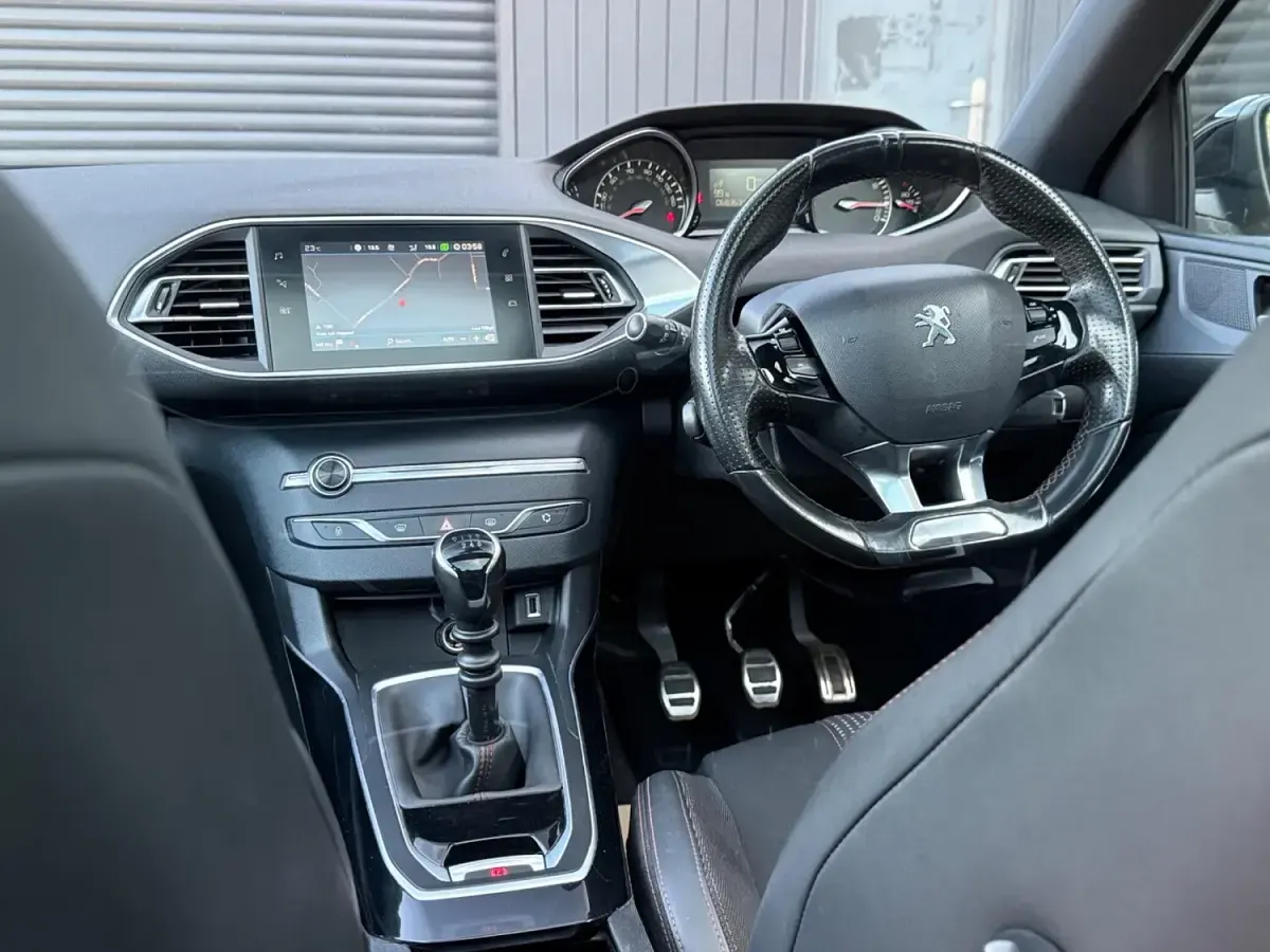 Used Peugeot 308 GT-line 2020 White Hatchback