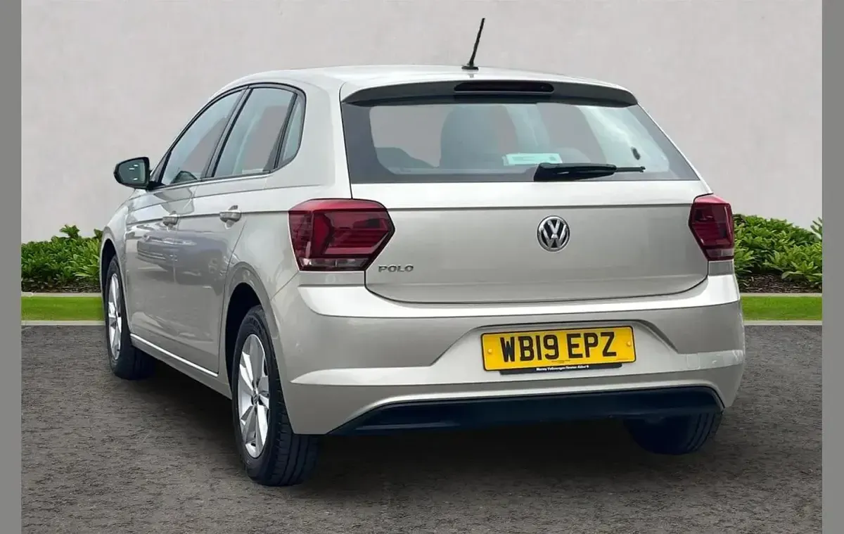 Used VW Polo SE 95 HP (69 kW) 2019 Silver Hatchback