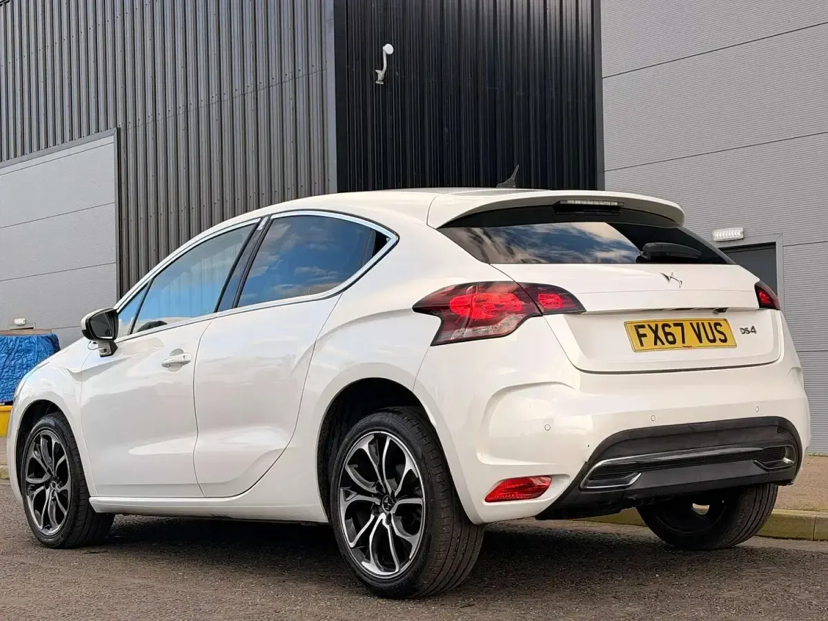 Used DS Automobiles DS4 Prestige 120 HP (88 kW) 2017 White Hatchback