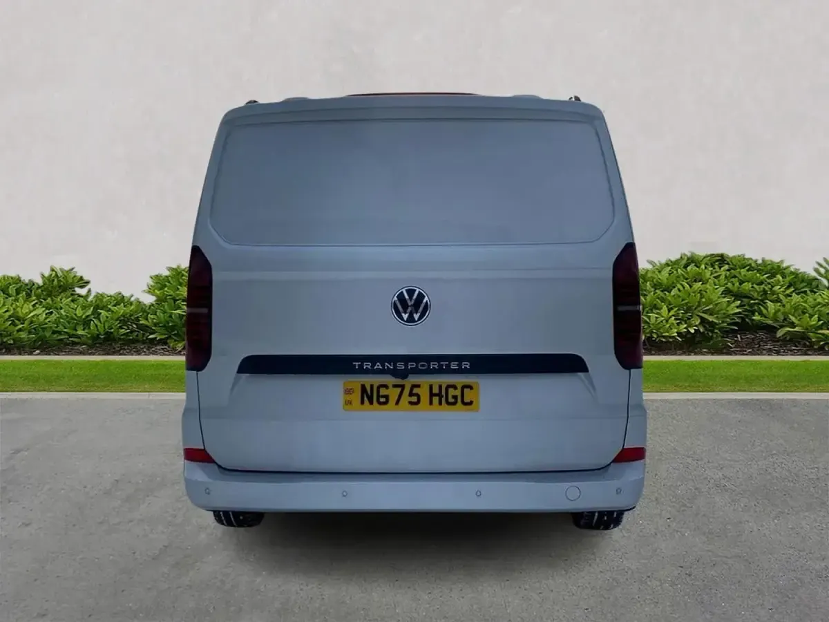 Usado VW Transporter Pro 170 HP (125 kW) 2025 Cinzento Van