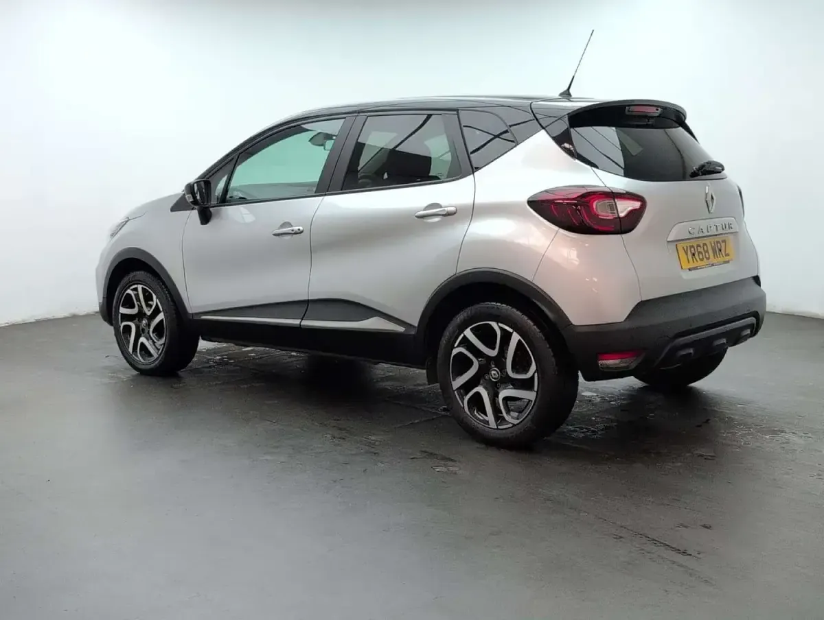 Used Renault Captur Iconic 90 HP (66 kW) 2018 Silver/black SUV