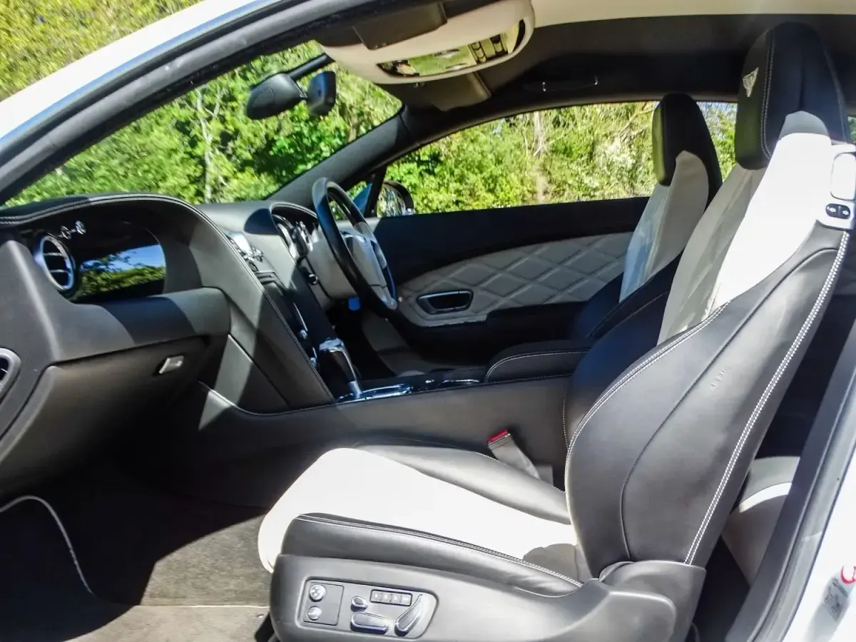 Begagnad Bentley Continental 2014 Vit Sportkupé
