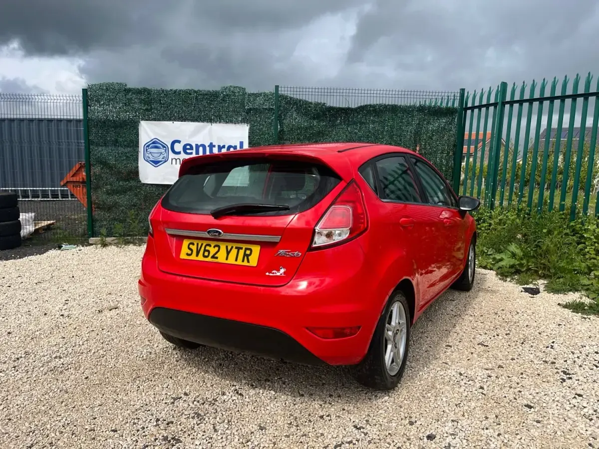 Usado Ford Fiesta Zetec 2012 Rojo Utilitario
