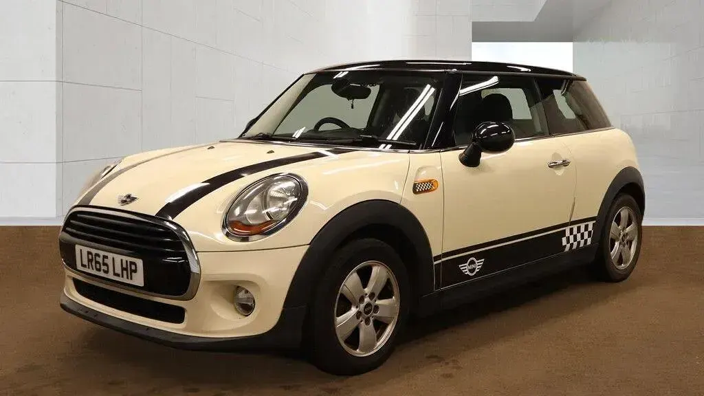 Used Mini Cooper Hatch 136 HP (100 kW) 2015 White Hatchback