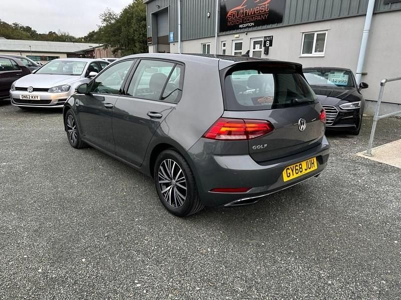 Used VW Golf VII SE 130 HP (95 kW) 2018 Grey Hatchback
