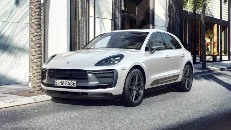 Carrara white metallic Used 2023 Porsche Macan SUV | £59,900 (Expensive) - Image 1/4