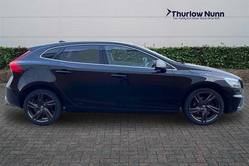 Used Volvo V40 R-Design Pro 122 HP (89 kW) 2018 Black Hatchback