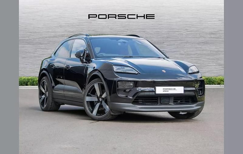 Black Used 2025 Porsche Macan SUV | £84,995 (A bit pricey) - Image 1/4