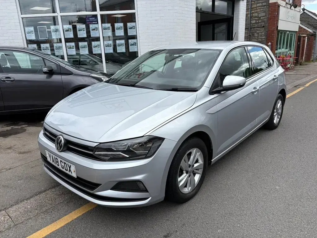 Used VW Polo SE 75 HP (55 kW) 2018 Silver Hatchback