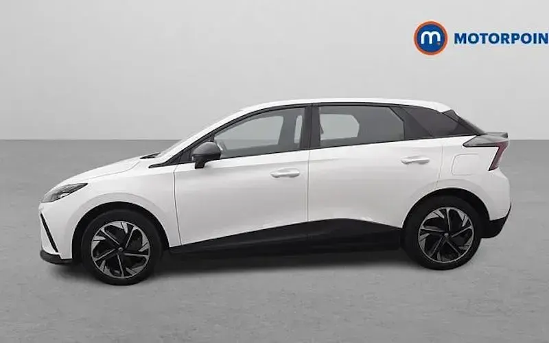 Used MG MG4 EV SE 319 kW (435 HP) 2023 White Hatchback