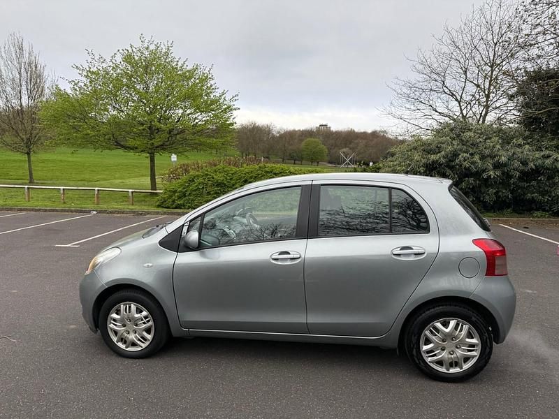 Used Toyota Yaris T3 85 HP (62 kW) 2006 Silver Hatchback