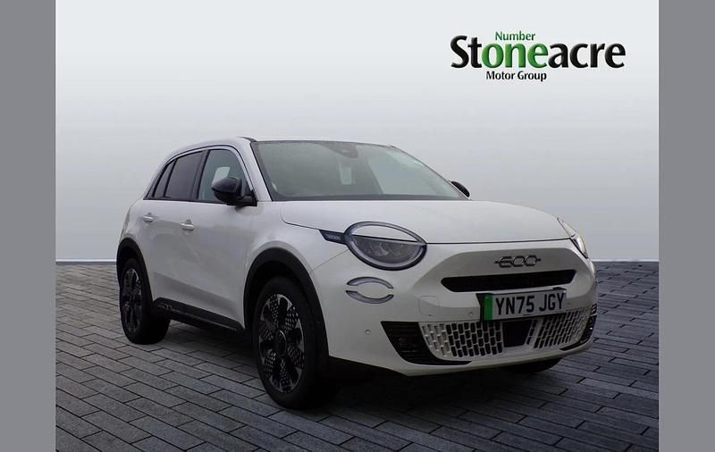 White New 2025 Fiat 600 La Prima SUV | £22,995 - Image 1/4