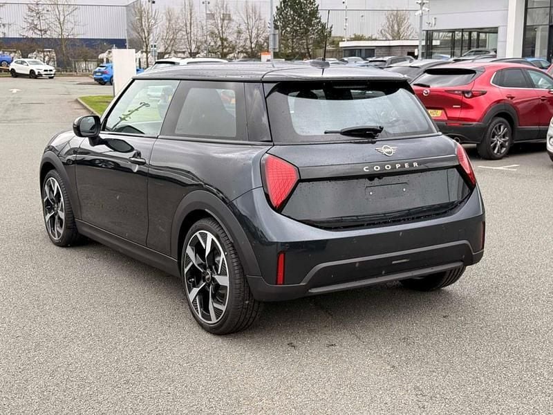 Ny Mini Cooper Exclusive 2026 Grå Halvkombi