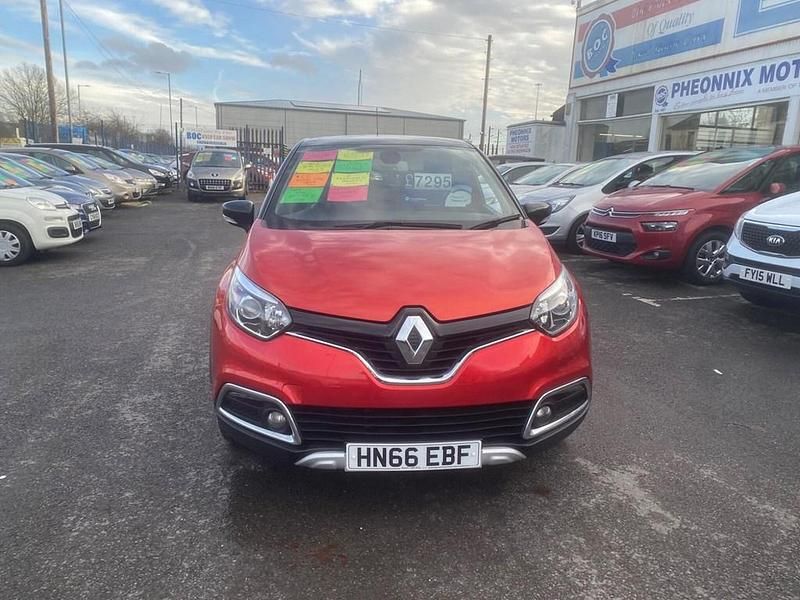 Used Renault Captur Signature 90 HP (66 kW) 2016 Red/black SUV