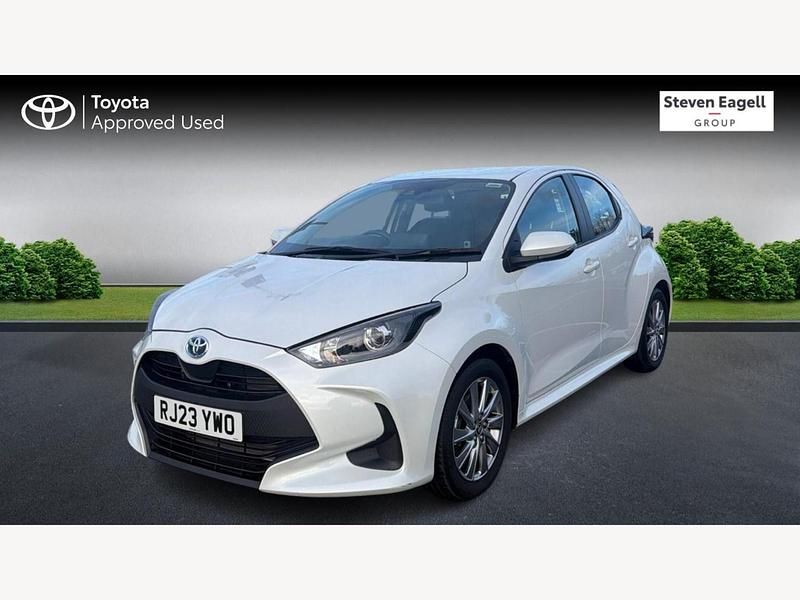 Used Toyota Yaris Hybrid 2023 White Hatchback