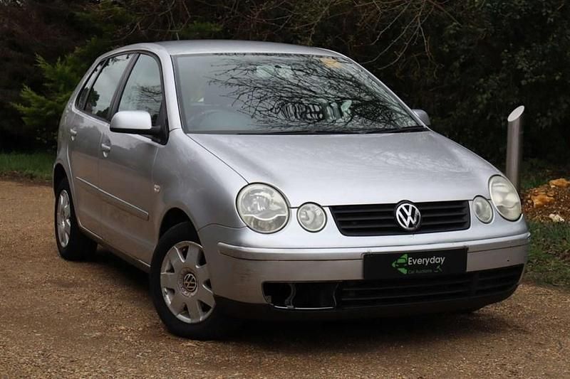 Used VW Polo 75 HP (55 kW) 2004 Silver Hatchback
