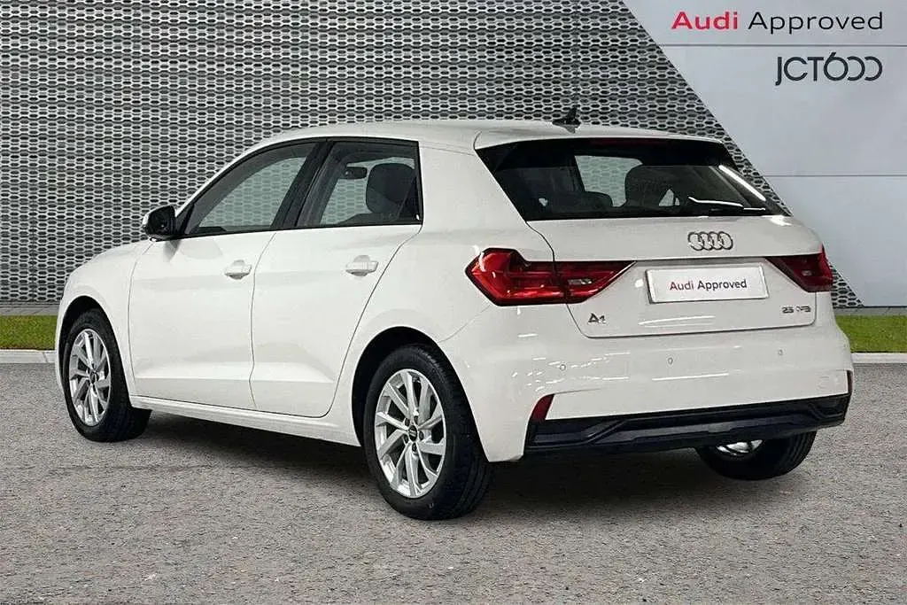 Used Audi A1 Sport 94 HP (69 kW) 2024 White SUV
