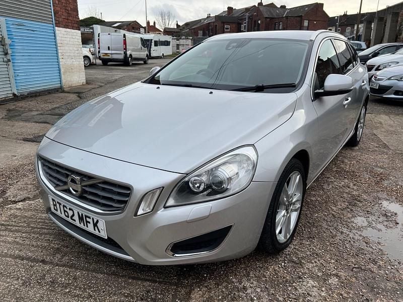 Used Volvo V60 SE Lux 115 HP (84 kW) 2013 Silver Estate