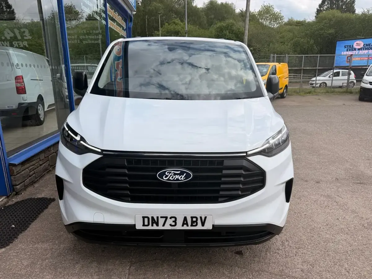 Usado Ford Transit Custom Trend 110 HP (80 kW) 2024 Branco Van