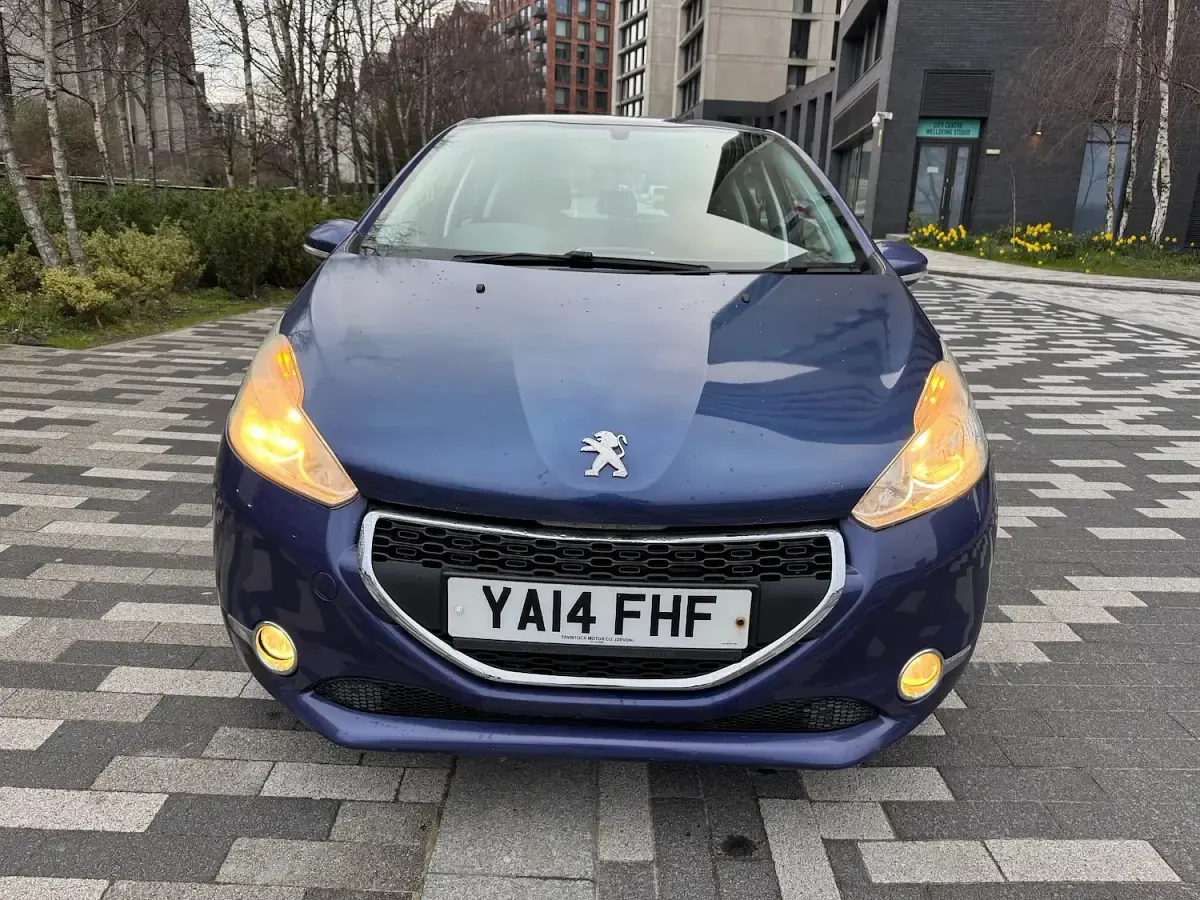 Used Peugeot 208 Active 115 HP (84 kW) 2014 Blue Hatchback