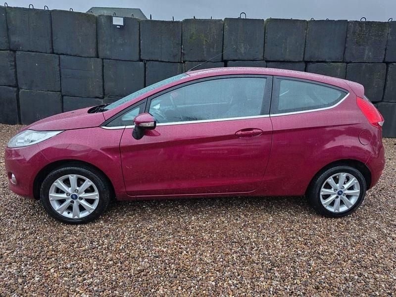 Used Ford Fiesta Zetec 2011 Red Hatchback