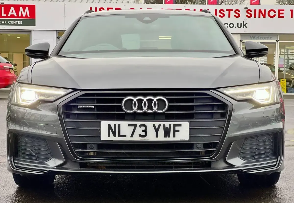 Begagnad Audi A6 Black Edition 204 HK (150 kW) 2023 Grå Kombi