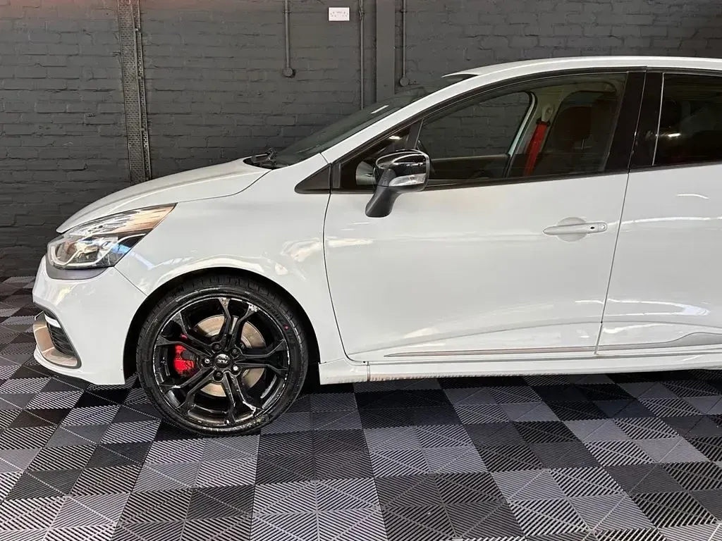 Used Renault Clio IV 200 HP (147 kW) 2014 White Hatchback