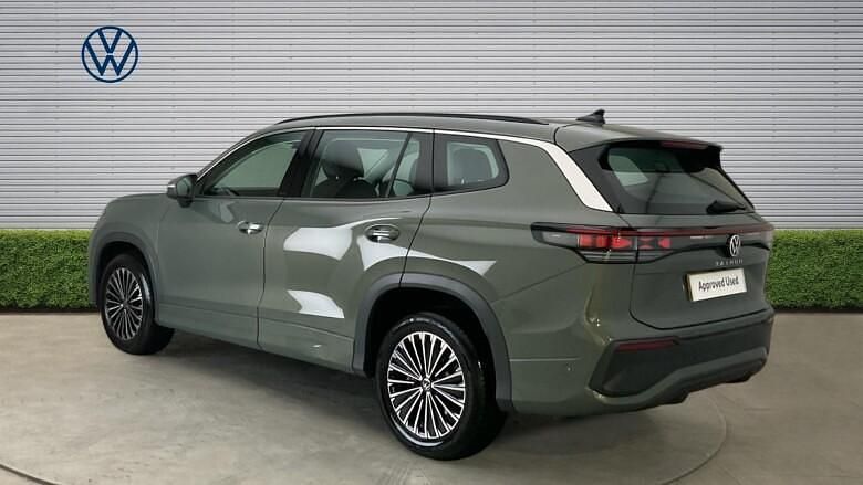 Usado VW Tayron Life 150 HP (110 kW) 2025 Verde SUV