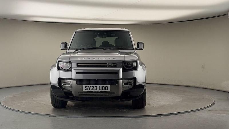Used Land Rover Defender HSE Dynamic 300 HP (220 kW) 2023 Eiger grey SUV