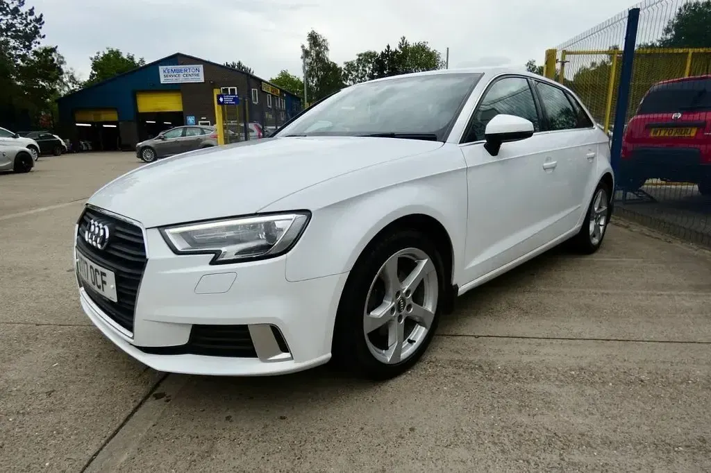 Used Audi A3 Sportback Sport 150 HP (110 kW) 2017 White Hatchback