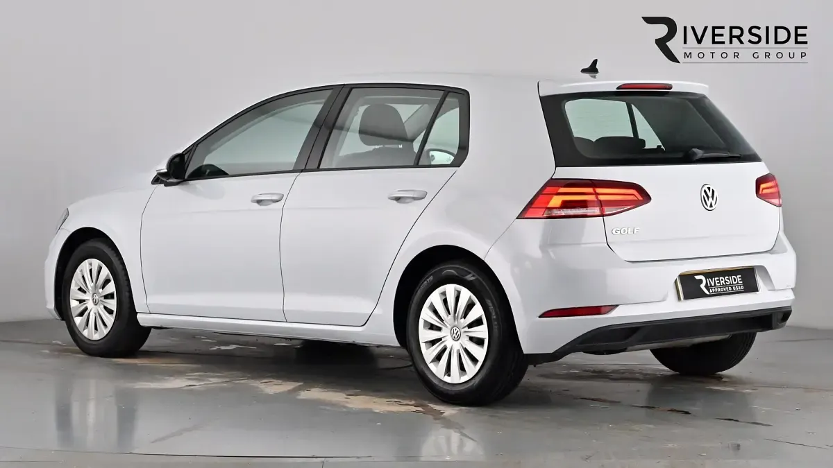 Used VW Golf VII S 125 HP (91 kW) 2018 White silver Hatchback