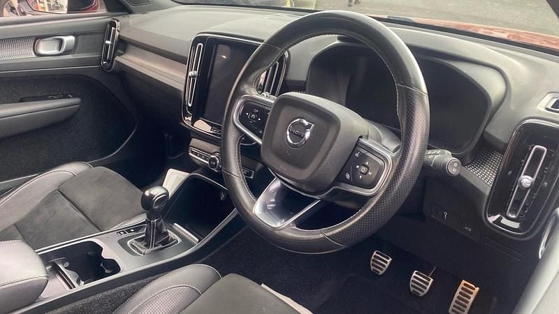 Used Volvo XC40 R-Design Pro 161 HP (118 kW) 2020 Red SUV