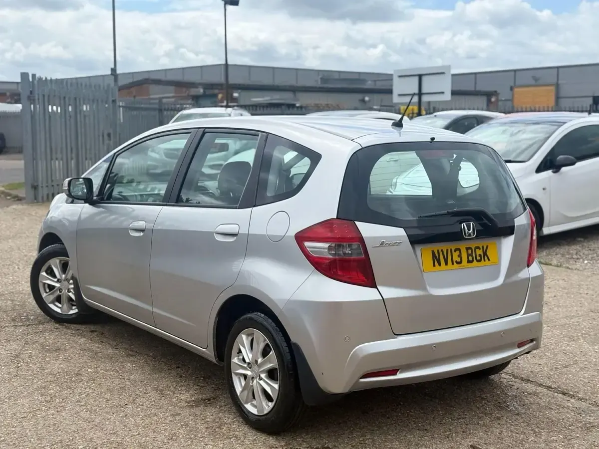 Used Honda Jazz ES 99 HP (72 kW) 2013 Silver Hatchback