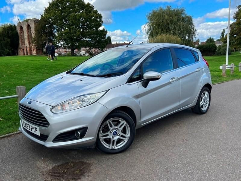 Used Ford Fiesta Zetec 75 HP (55 kW) 2013 Silver Hatchback