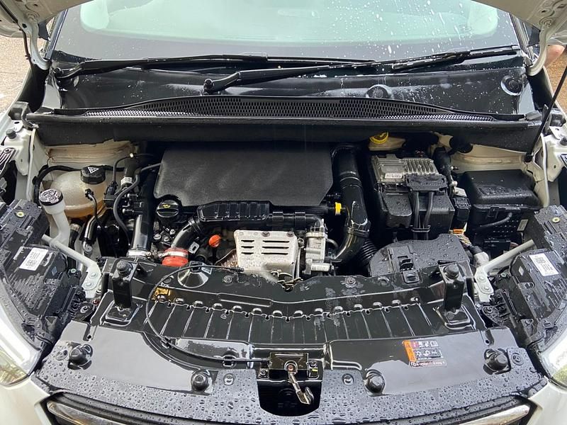 Used Vauxhall Crossland X S 130 HP (95 kW) 2018 White SUV