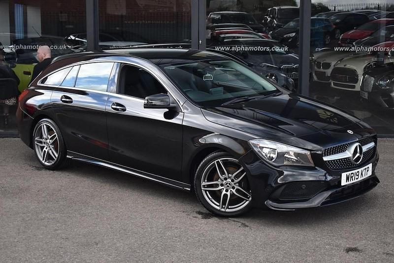Begagnad Mercedes CLA200 AMG line 2019 Svart Kombi