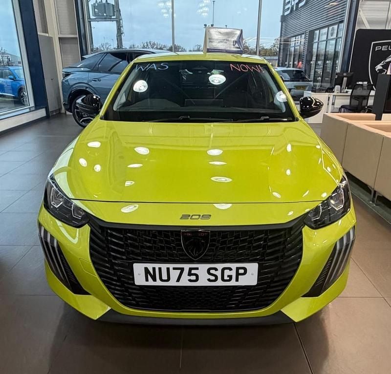 New 2025 Peugeot 208 Style Hatchback | £17,395 (Super price) - Image 1/4