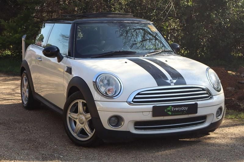 Used Mini Cooper Hatch 120 HP (88 kW) 2008 White Hatchback